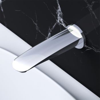 Излив на ванну