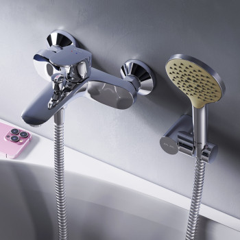 Смеситель для ванны и душа c душевым набором