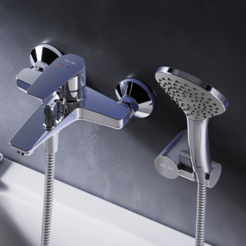 Смеситель для ванны и душа c душевым набором