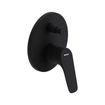 Смеситель для ванны и душа, монтируемый в стену