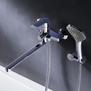 Смеситель для ванны и душа с длинным изливом c душевым набором