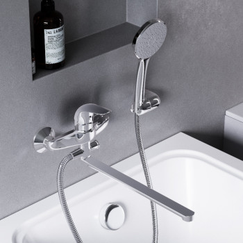 Смеситель для ванны и душа с длинным изливом и душевым комплектом