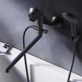 Смеситель для ванны и душа с длинным изливом и душевым набором