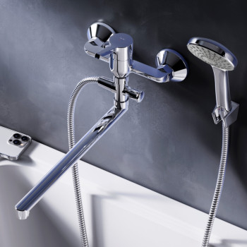 Смеситель для ванны и душа с длинным изливом и душевым набором