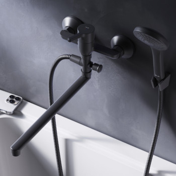 Смеситель для ванны и душа с длинным изливом и душевым набором