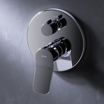 Смеситель монтируемый в стену на 3 потребителя