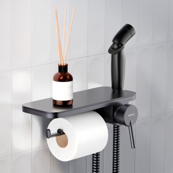 Смеситель, монтируемый в стену с гигиеническим душем и полкой