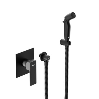 Смеситель монтируемый в стену с гигиеническим душем