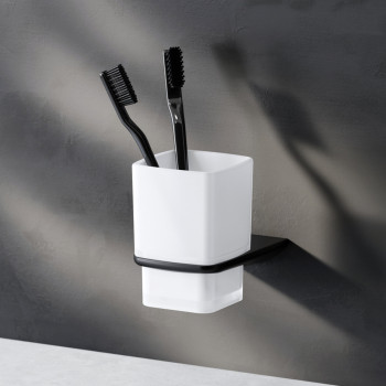 Стеклянный стакан с настенным держателем