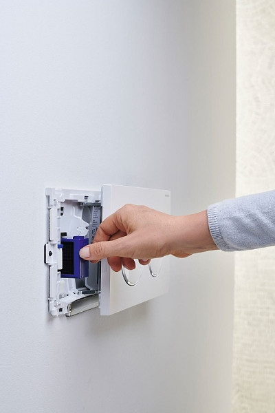 115.062.BZ.1 Вставной блок для Geberit DuoFresh Stick, для смывных бачков скрытого монтажа Sigma 12 см: Антрацит. Фото 5