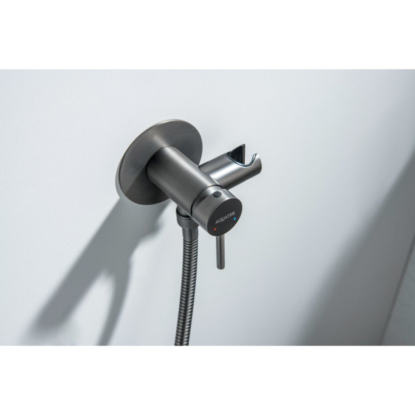 AQ1021BGM ЕВРОПА комплект для гигиенического душа встроенный (смеситель + гигиеническая лейка + шланг), оружейная сталь (шлиф. черный хром). Фото 6