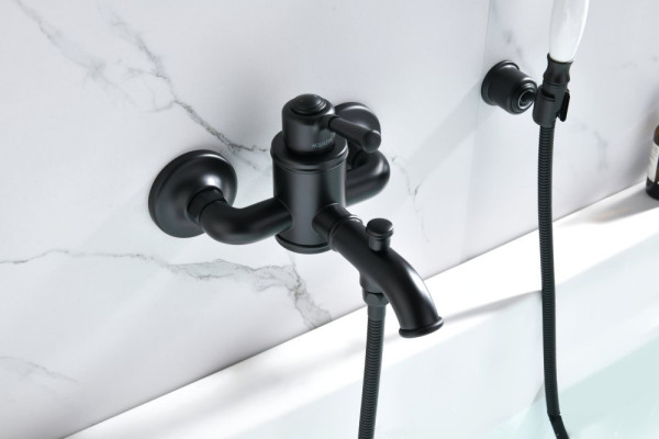 AQ1549MB КЛАССИК смеситель для ванны с душевым набором, матовый черный. Фото 4