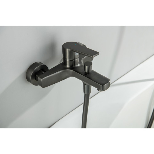 AQ1748BGM ЛУГАНО смеситель для ванны с душевым гарнитуром 3jet, оружейная сталь (шлиф. черный хром). Фото 6