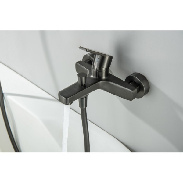 AQ1748BGM ЛУГАНО смеситель для ванны с душевым гарнитуром 3jet, оружейная сталь (шлиф. черный хром). Фото 7