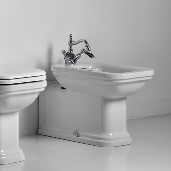 Биде напольное пристенное удлиненное "Prolongato" 65х37см с 1 отв. под смеситель, цвет: белый/хром. Фото 1