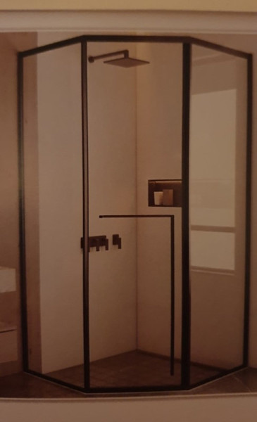 Душевой уголок OLIVE S KABRERA 5-тиугольный 100х100х195, черный. Фото 1