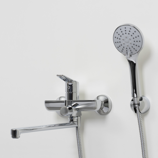 Lippe 4502L Смеситель для ванны с длинным изливом. Фото 1