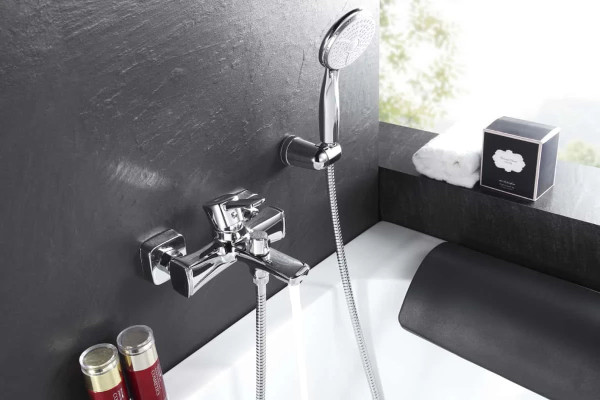 LM0514C "EVITTA" Смеситель для ванны, с коротким изливом, дивертор с кер. пласт, хром. Фото 3