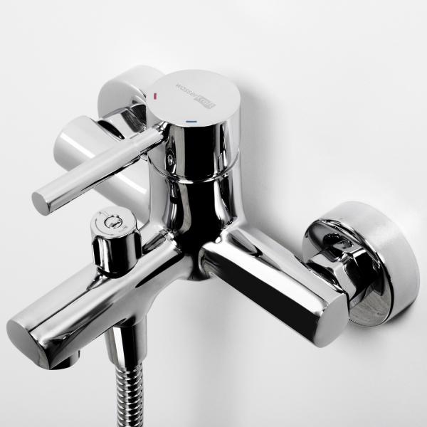 Main 4101 Смеситель для ванны с коротким изливом. Фото 1