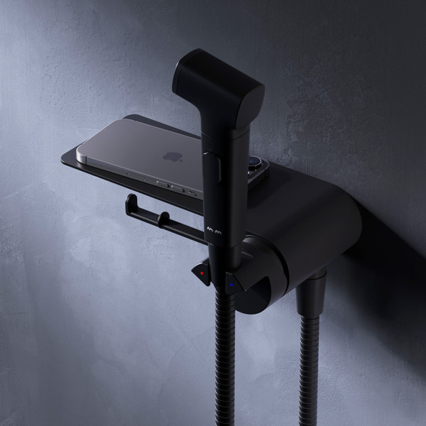 Набор: смеситель с полкой скрытого монтажа, гигиентическая лейка, шланговое присоединение с держателем. Фото 3