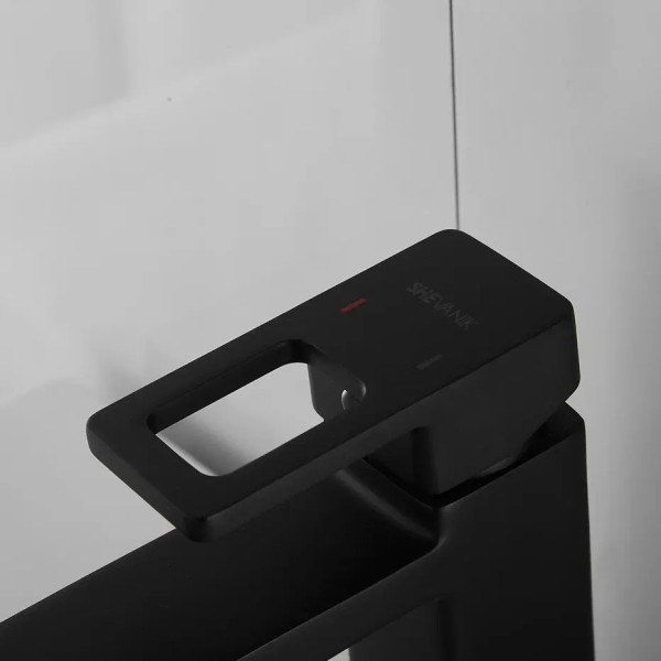 Смеситель для раковины с гигиеническим душем Shevanik S8271H, черный. Фото 6