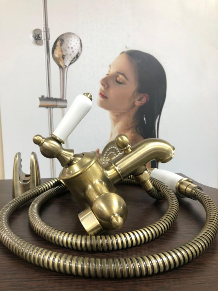 Смеситель для ванны Bravat Art F675109U-B1-RUS, бронза. Фото 3