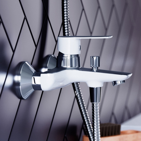 Смеситель для ванны и душа, белый. Фото 2