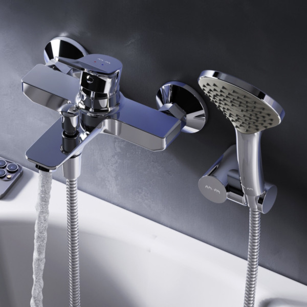 Смеситель для ванны и душа c душевым набором. Фото 2