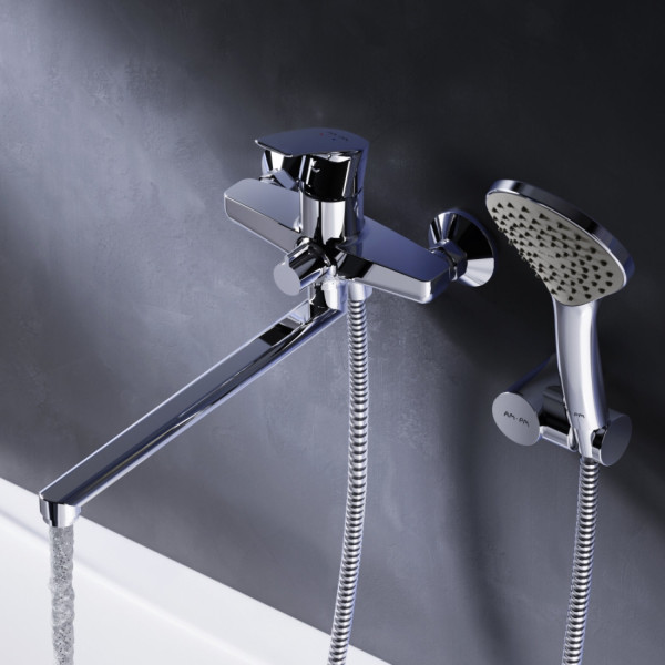 Смеситель для ванны и душа с длинным изливом c душевым набором. Фото 2