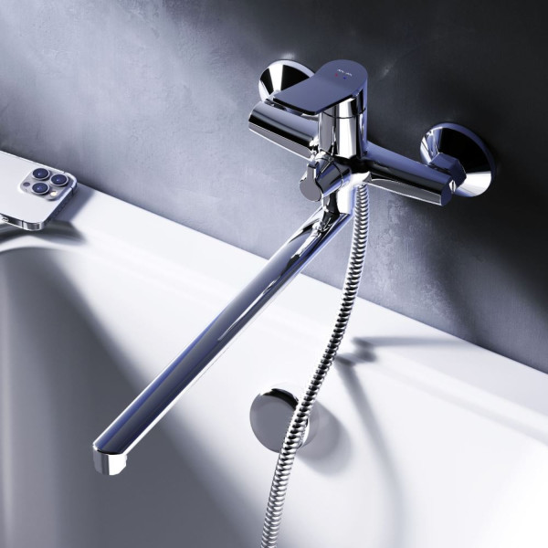 Смеситель для ванны и душа с длинным изливом. Фото 1