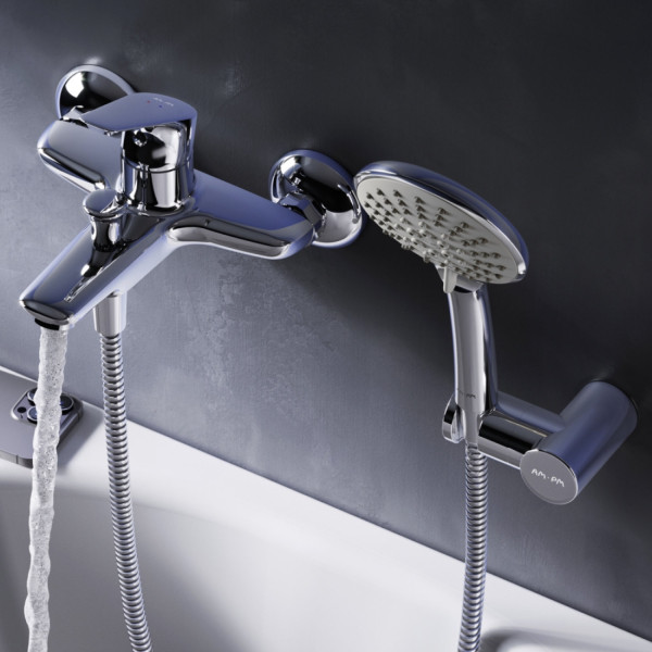 Смеситель для ванны и душа с душевым набором. Фото 2