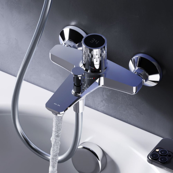 Смеситель для ванны и душа с индикацией температуры. Фото 2