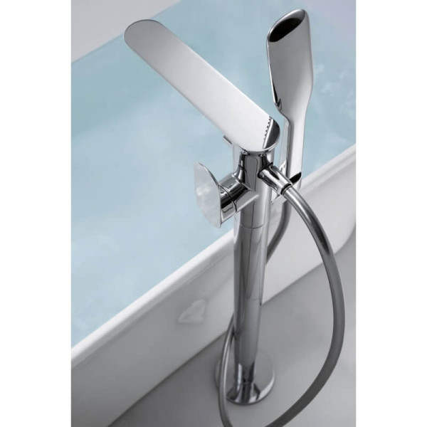 Смеситель для ванны напольный Bravat Gina F665104C-B3-ENG, хром. Фото 3