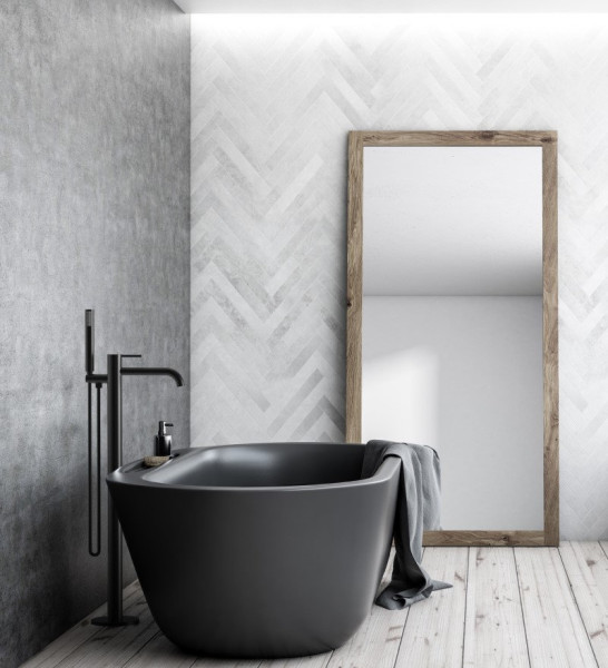 Смеситель для ванны напольный Raiber RPB-010, черный. Фото 3