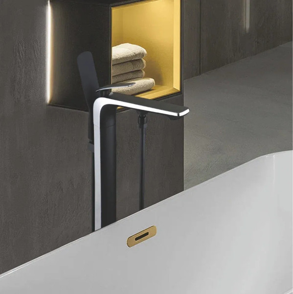 Смеситель для ванны напольный Rose R1322H, черный. Фото 3