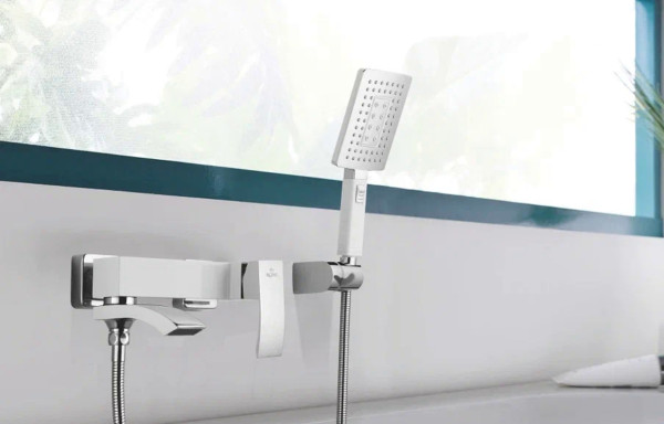 Смеситель для ванны Rose R1552F, белый/хром. Фото 3