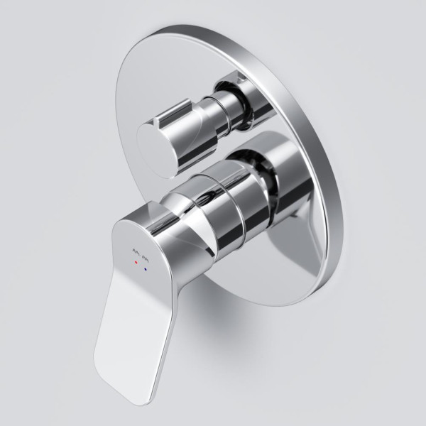 Смеситель монтируемый в стену на 3 потребителя. Фото 2