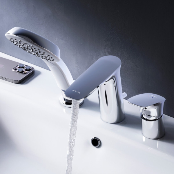 Смеситель на борт ванны, трёхсекционный. Фото 2