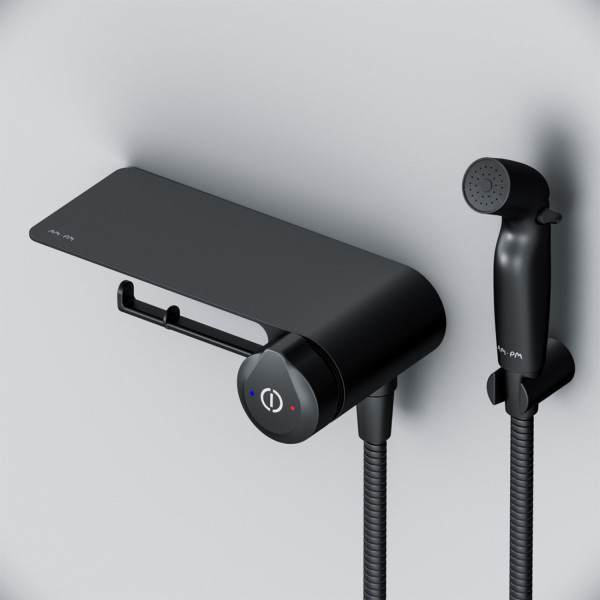 Смеситель TouchReel, монтируемый в стену с гигиеническим душем и полкой. Фото 3