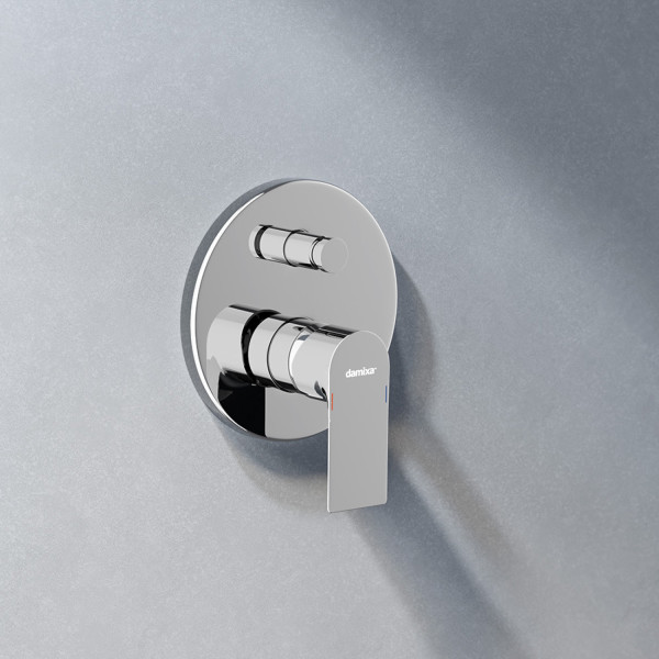 Встраиваемая душевая система с душевым смесителем и штангой. Фото 3