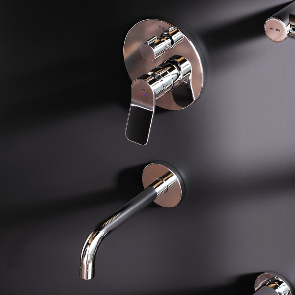 Встраиваемая душевая система со смесителем для ванны и душа и душевым набором. Фото 3