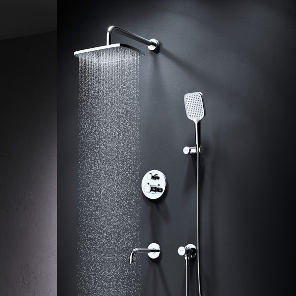 Встраиваемая душевая система со смесителем для ванны и душа с термостатом и душевым набором. Фото 2